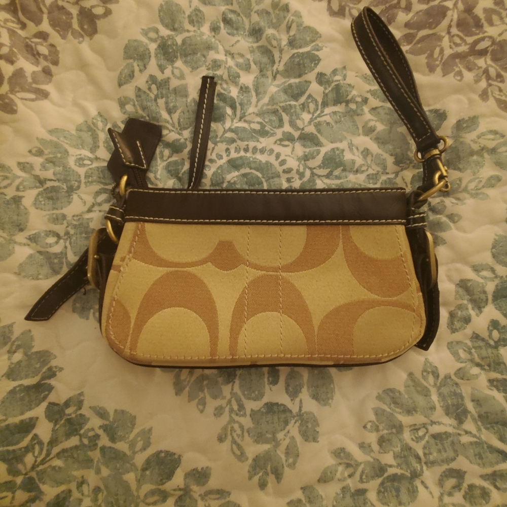 Coach hand purse/wristlet
